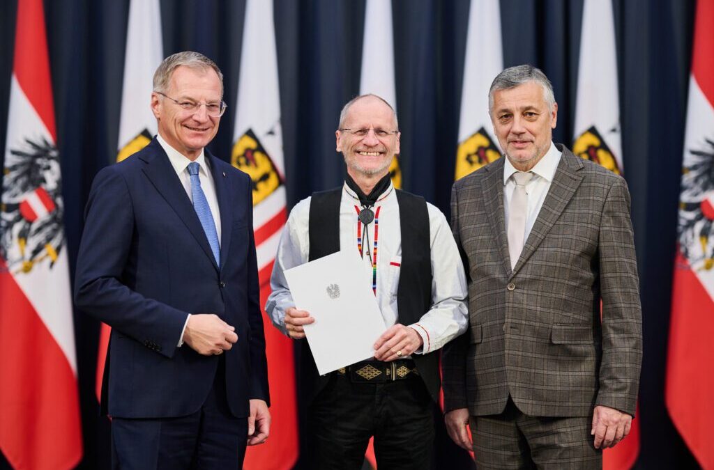 Würdevolle Auszeichnung für Koll. Osterberger