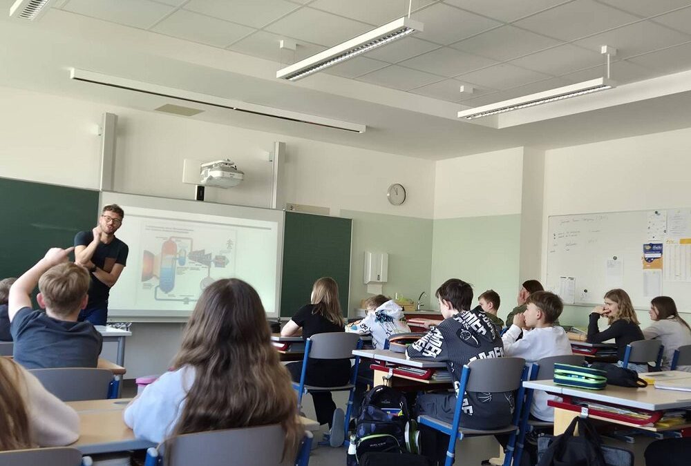 Spannender Vortrag von Wissenschaftler für 3a und 3b