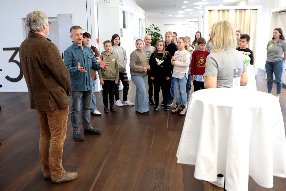 1a Klasse  besucht die neue Patenfirma LEHA Beschattungstechnik
