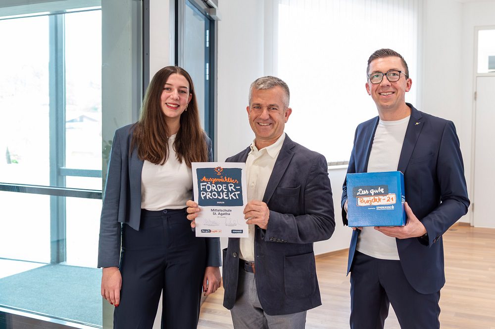 Großzügige Spende durch die Sparkasse